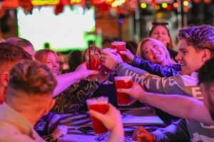 Getting to know other fun international travellers on the Budapest Bar Crawl